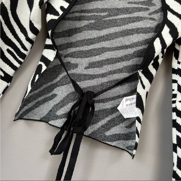 Nasty Gal Collection “Have You Herd” Zebra Backless Sweater size 6 ( medium) - Picture 4 of 7